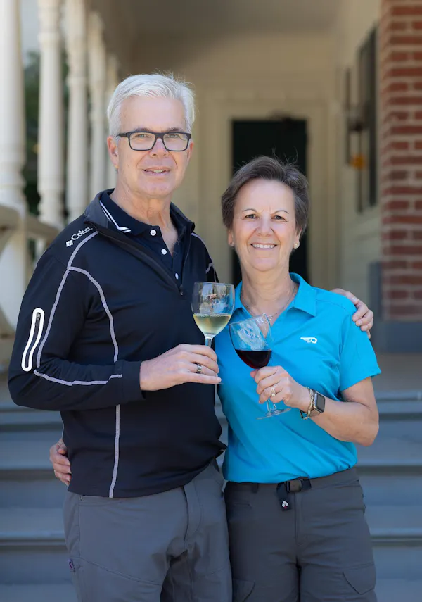 smile, eyewear, happiness, stemware, wine glass, alcoholic drink
