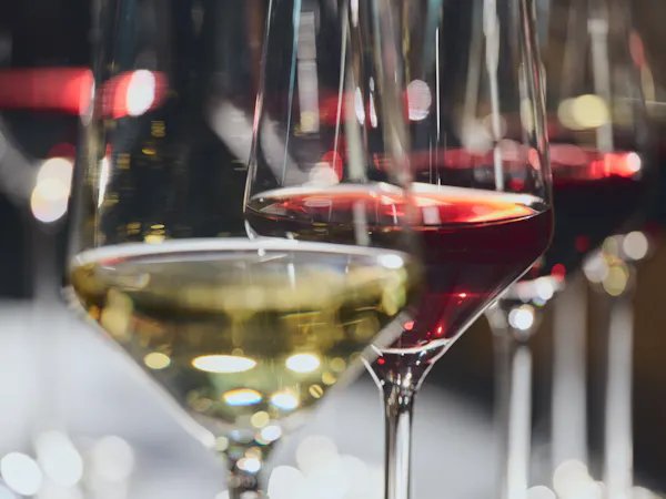 stemware, alcoholic drink, drinkware, tableware, alcohol, barware