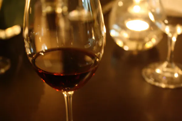tableware, stemware, drinkware, wine glass, barware, fluid