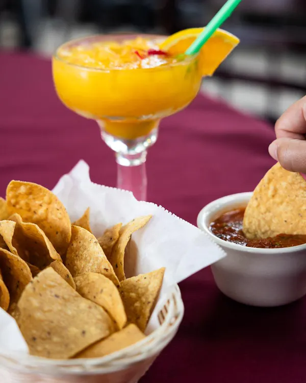 food, tableware, ingredient, totopo, corn chip, nachos