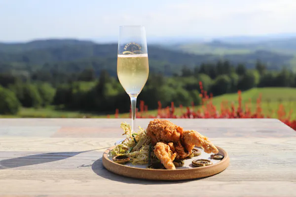 tableware, food, alcoholic drink, drinkware, fried food, table