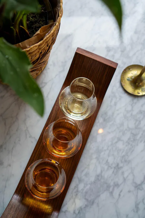 tableware, glass, drinkware, serveware, alcoholic drink, liquor