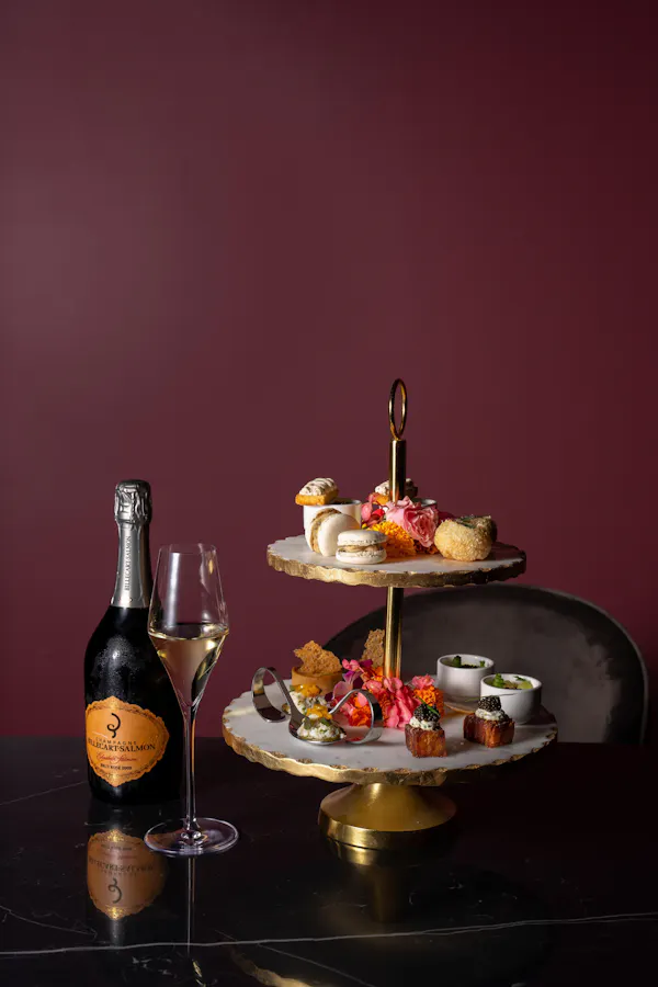tableware, drinkware, serveware, stemware, barware, alcoholic drink