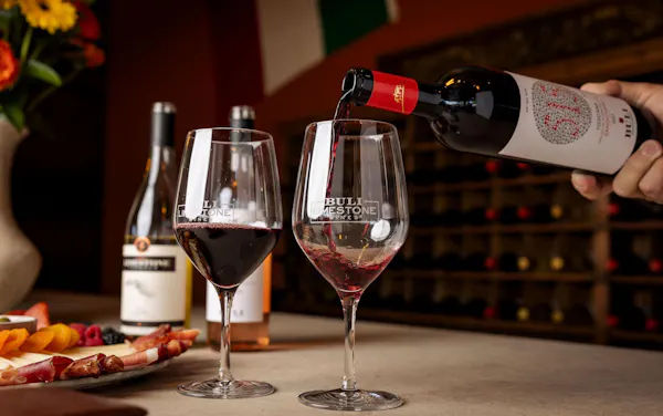stemware, alcoholic drink, alcohol, drinkware, wine glass, tableware