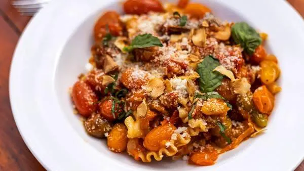 food, ingredient, tableware, pasta, produce, vegetable