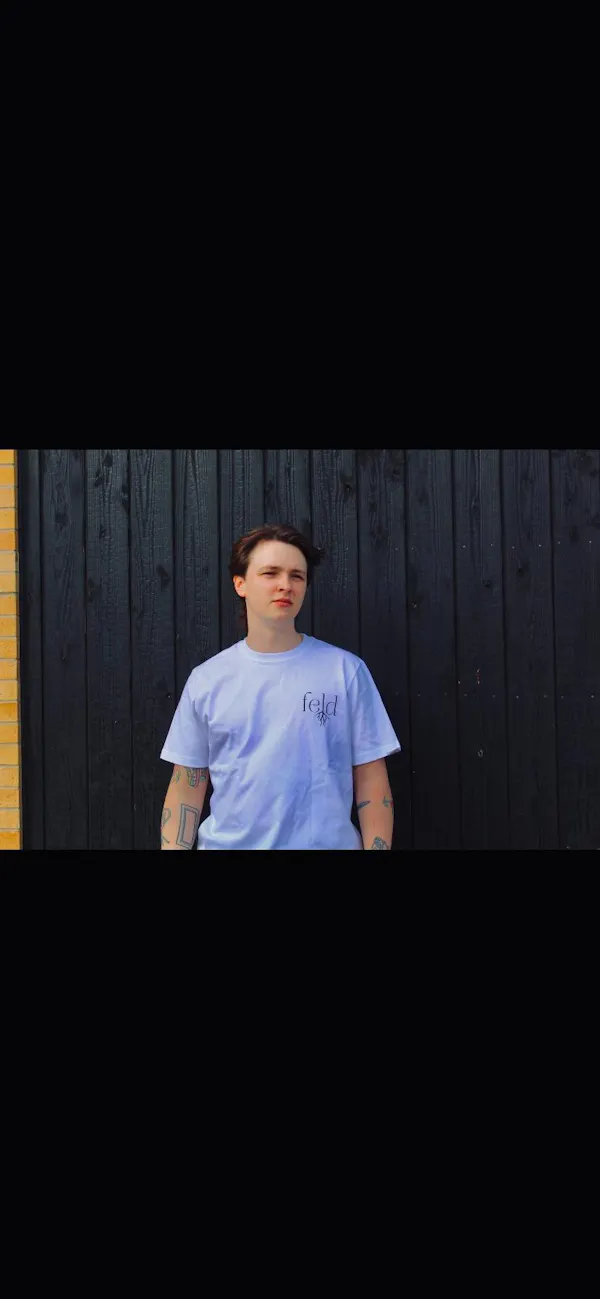 sleeve, shoulder, t-shirt, neck, active shirt, elbow