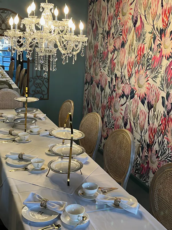 textile, furniture, porcelain, serveware, dining room, dishware