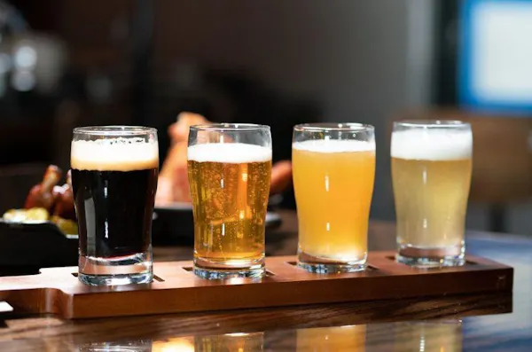 drinkware, tableware, beer, drinking establishment, barware, table