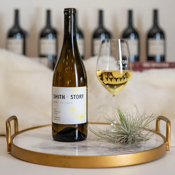 bottle, alcoholic drink, alcohol, glass bottle, liquid, wine bottle