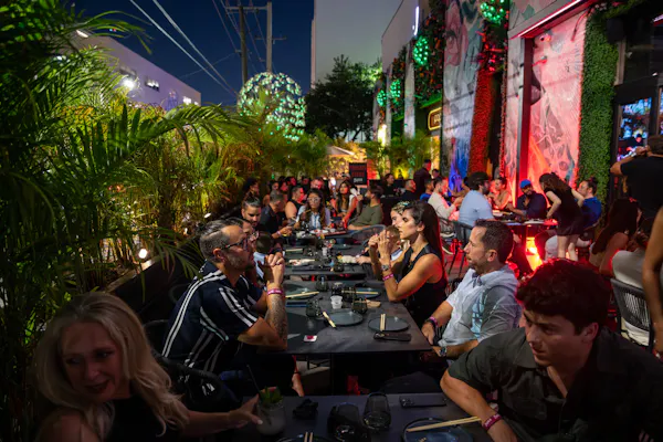 crowd, party, fun, leisure, night, restaurant