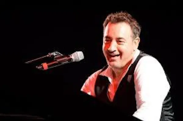 chin, audio equipment, entertainment, electronic device, performing arts, performance