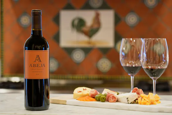 food, tableware, bottle, drinkware, wine, stemware