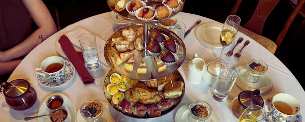 food, tableware, serveware, ingredient, table, dessert