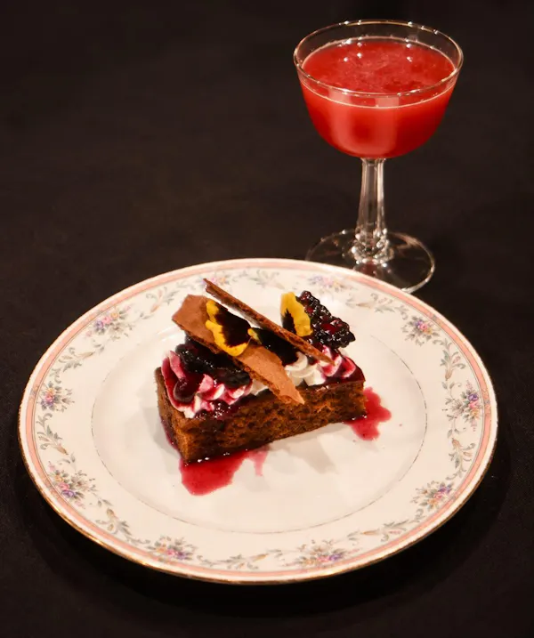food, tableware, ingredient, dishware, serveware, plate