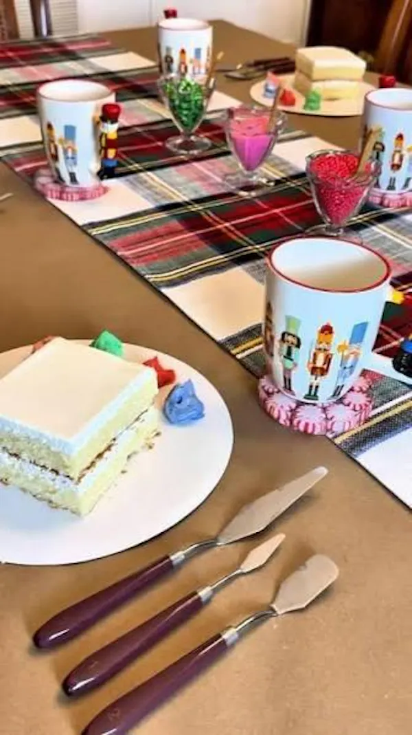 tableware, serveware, table, furniture, tablecloth, drinkware