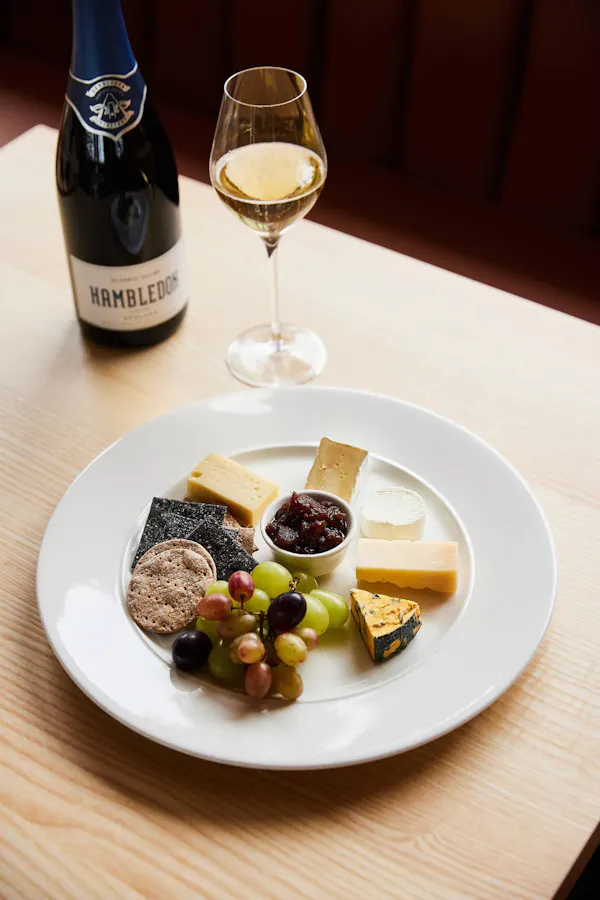 food, tableware, ingredient, alcoholic drink, serveware, stemware