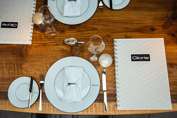 tableware, drinkware, stemware, cutlery, table, serveware
