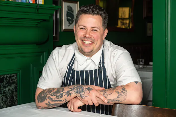 sleeve, smile, facial hair, active shirt, beard, chef