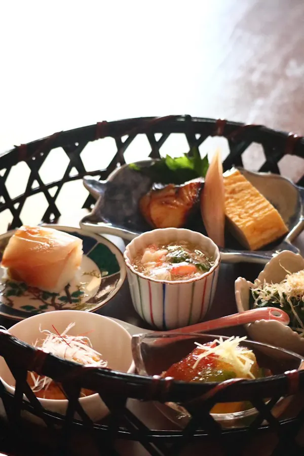 food, tableware, ingredient, serveware, dishware, finger food
