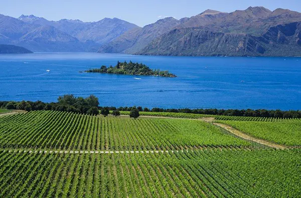 body of water, natural landscape, mountain, highland, coastal and oceanic landforms, lake