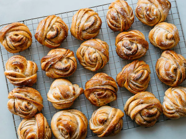 food, spiral, dessert, ingredient, cinnamon roll, baking