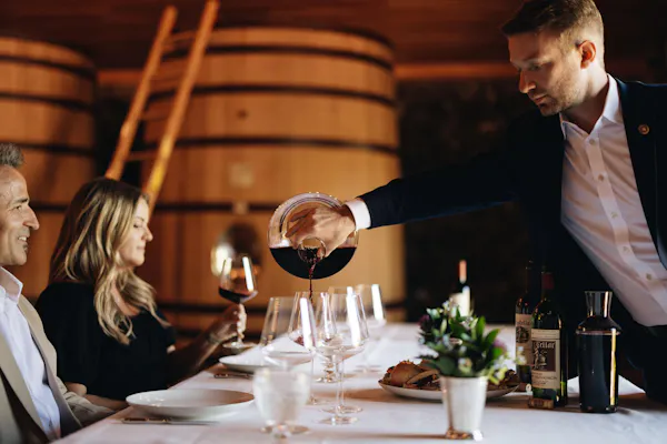table, tableware, stemware, lighting, wine glass, tie