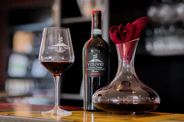 tableware, bottle, stemware, drinkware, liquid, wine