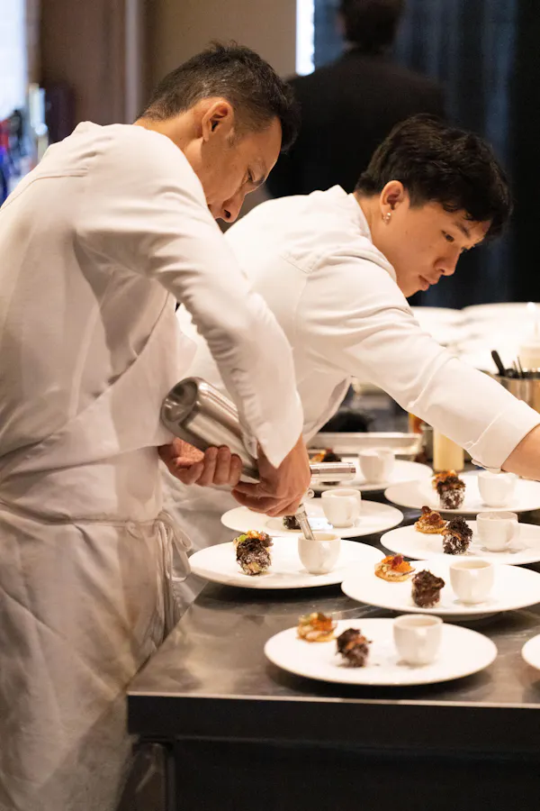 hand, chef, food, cook, uniform, tableware