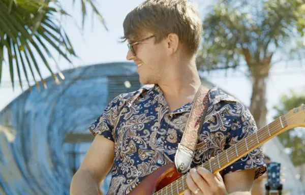 eyewear, musical instrument, chordophone, glasses, guitar, vision care