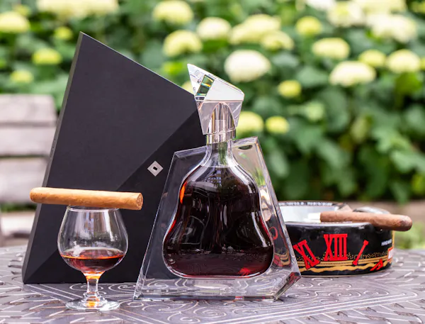 bottle, alcoholic drink, liquor, glass bottle, liquid, alcohol