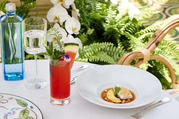 tableware, drinkware, dishware, serveware, plate, cutlery