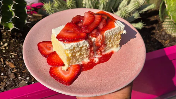 food, cake, fruit, tableware, produce, strawberry