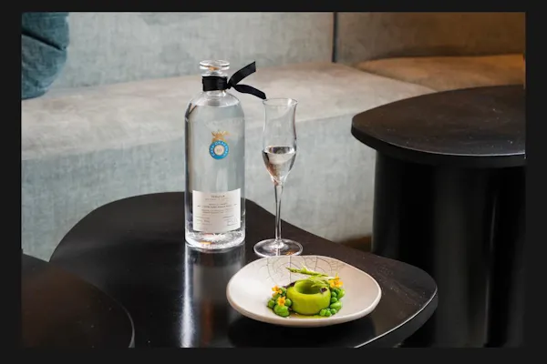 bottle, alcoholic drink, liquid, liquor, glass bottle, drinkware