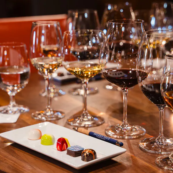 stemware, tableware, wine glass, drinkware, barware, serveware