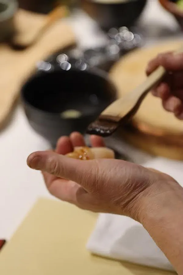 finger, nail, wrist, thumb, kitchen utensil, cooking
