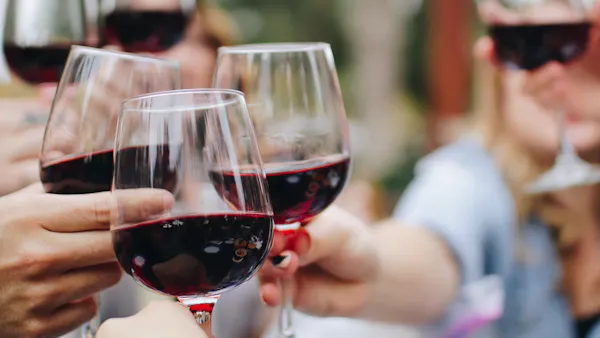 tableware, stemware, drinkware, alcoholic drink, wine glass, red wine