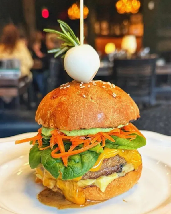 food, tableware, ingredient, finger food, hamburger, bun