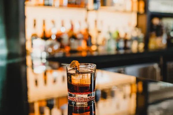 alcoholic drink, tableware, drinkware, liquor, alcohol, barware