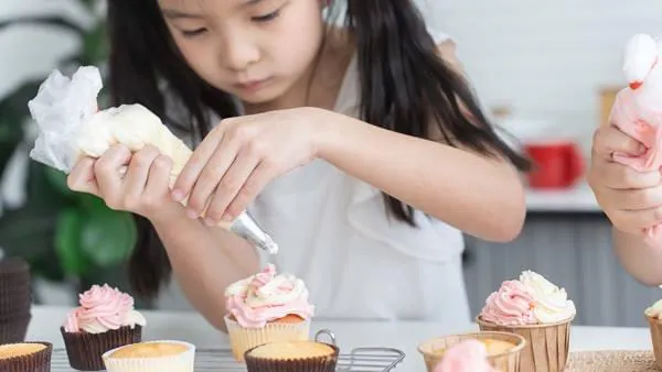 food, ingredient, cake, cake decorating, dessert, buttercream