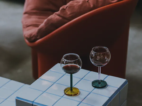 tableware, drinkware, stemware, table, glass, furniture