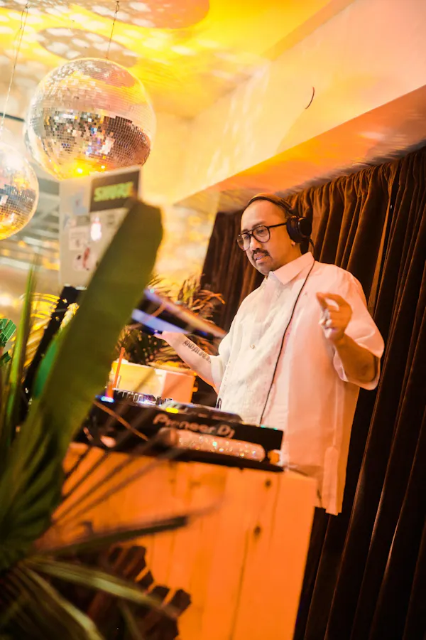 lighting, barware, restaurant, houseplant