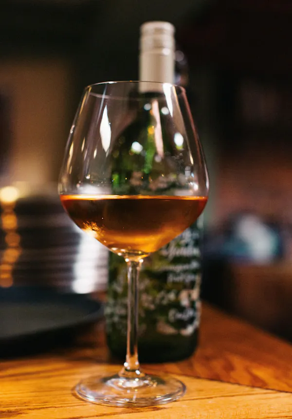 stemware, tableware, alcoholic drink, alcohol, drinkware, barware