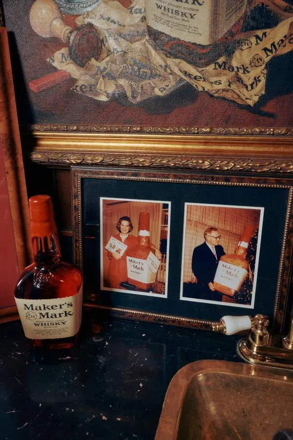 alcoholic drink, bottle, liquor, wood stain, glass bottle, whisky