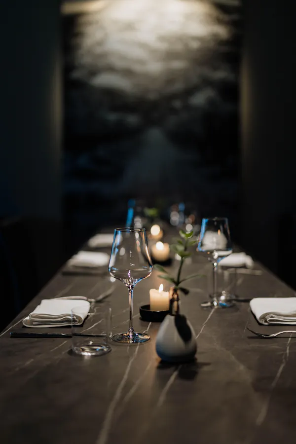 tableware, serveware, table, drinkware, furniture, tablecloth