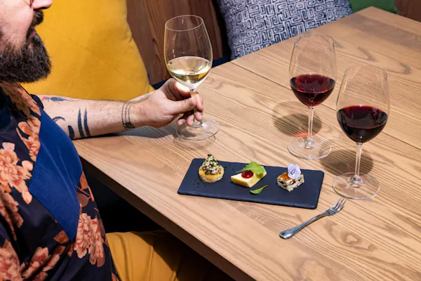 tableware, drinkware, stemware, table, wine, wine glass
