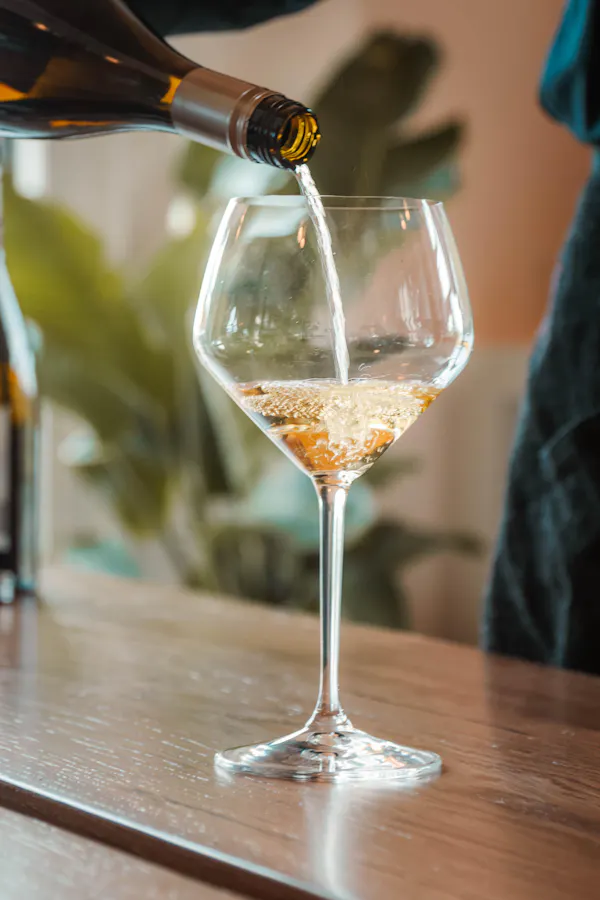 stemware, tableware, drinkware, alcoholic drink, barware, alcohol
