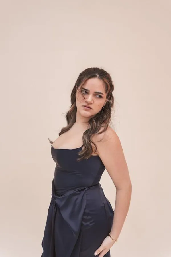 shoulder, dress, hairstyle, fashion, fashion model, day dress