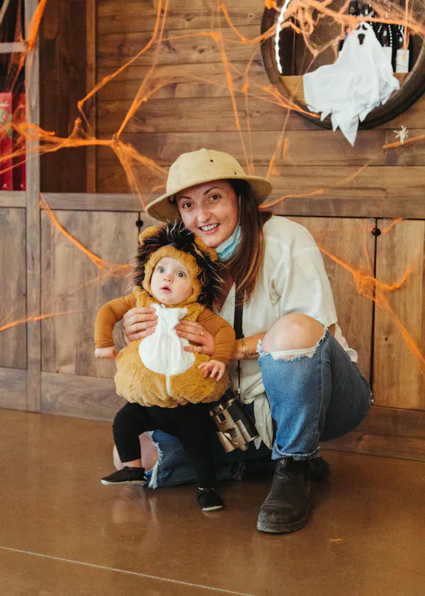 jeans, shoe, smile, wood, hat, sun hat