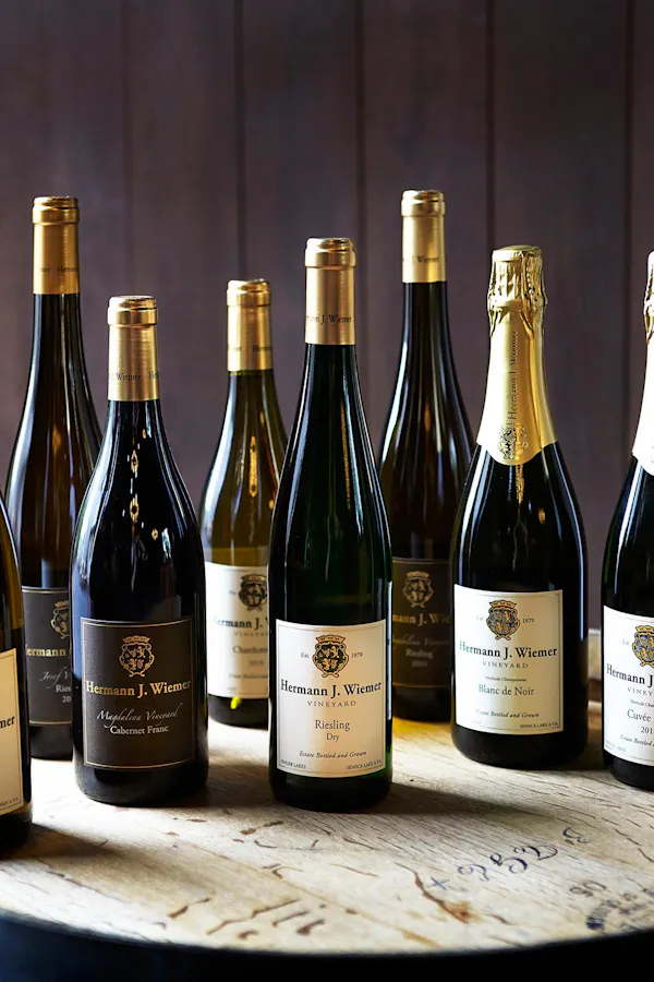 bottle, glass bottle, drink, wine bottle, alcoholic beverage, wine