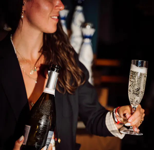 alcoholic drink, bottle, drinkware, tableware, barware, alcohol